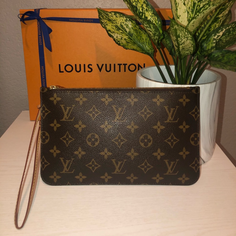 Authentic Louis Vuitton MM Pouch ✨